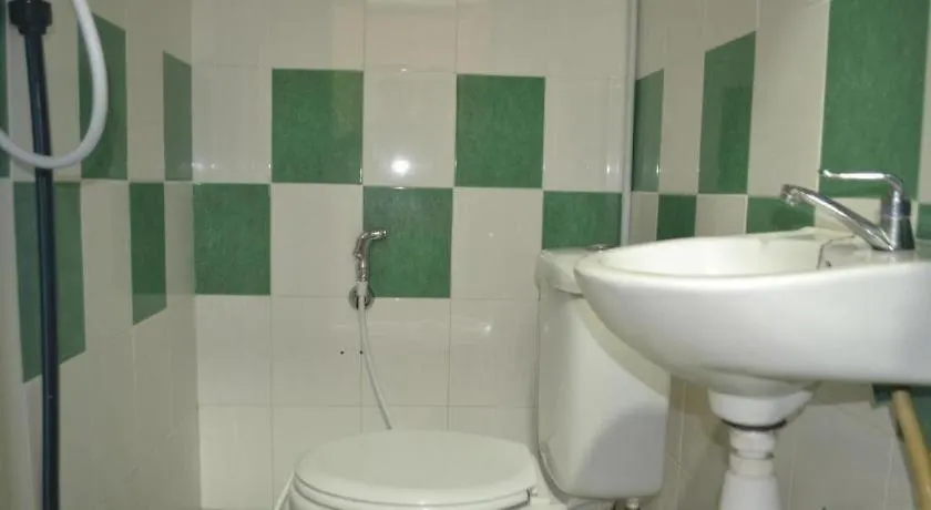 Hotel Spot On 89821 Batu Maung Sempoi Inn And Cafe
