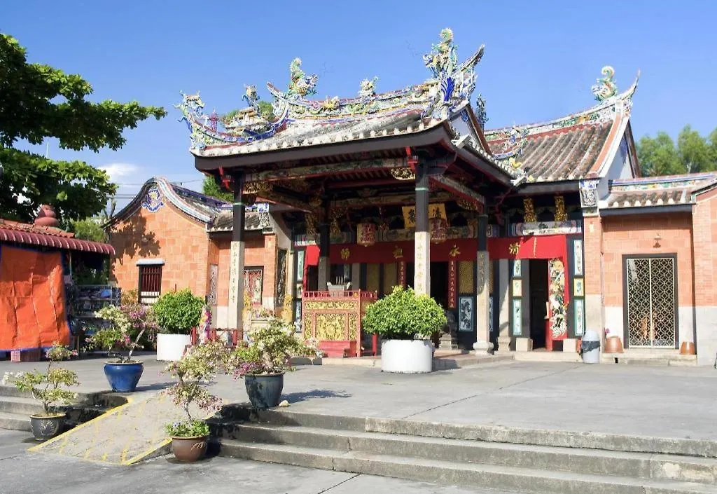 Spot On 89821 Batu Maung Sempoi Inn And Cafe 2*,
