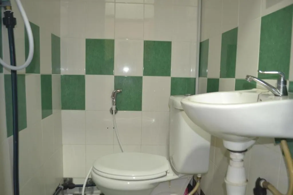Hotel Spot On 89821 Batu Maung Sempoi Inn And Cafe