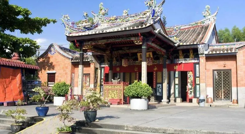 Spot On 89821 Batu Maung Sempoi Inn And Cafe Hotel