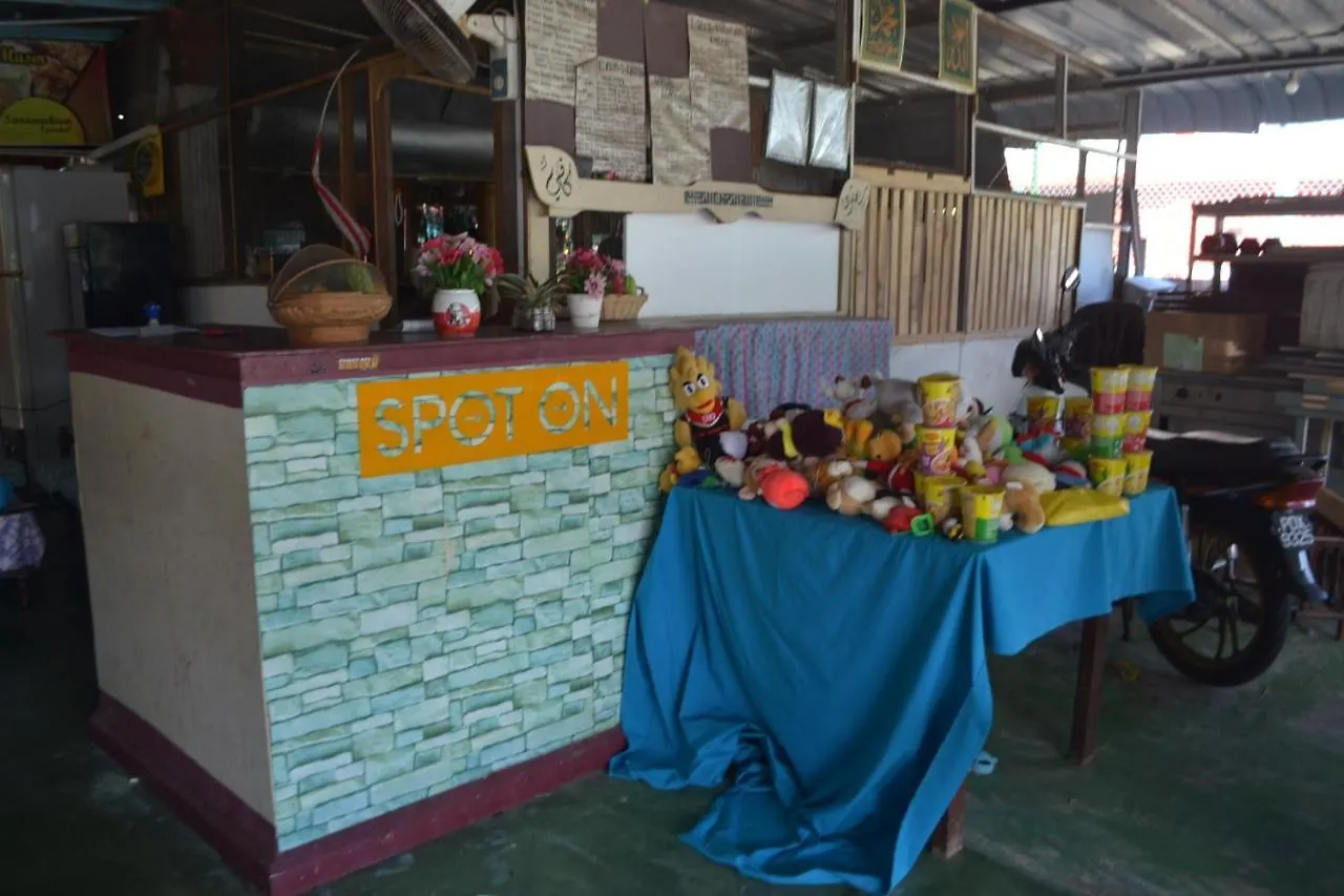 Spot On 89821 Batu Maung Sempoi Inn And Cafe 2*,  Malaysia