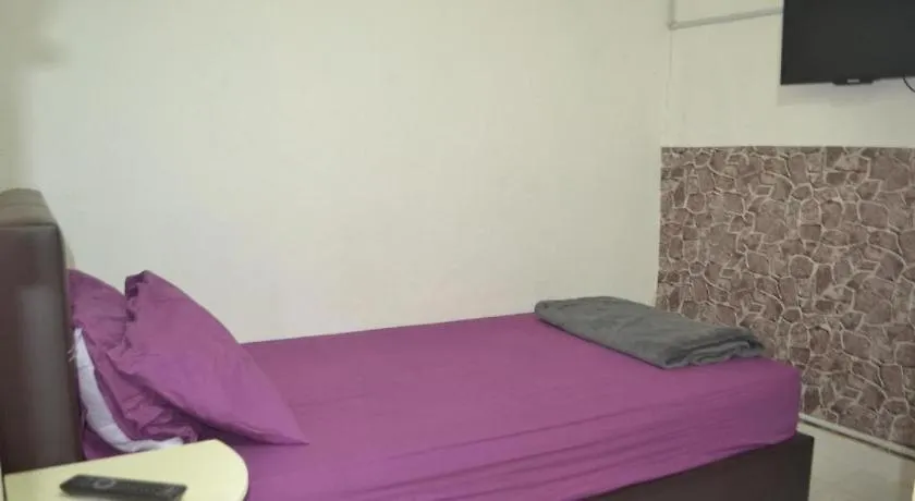 Hotel Spot On 89821 Batu Maung Sempoi Inn And Cafe